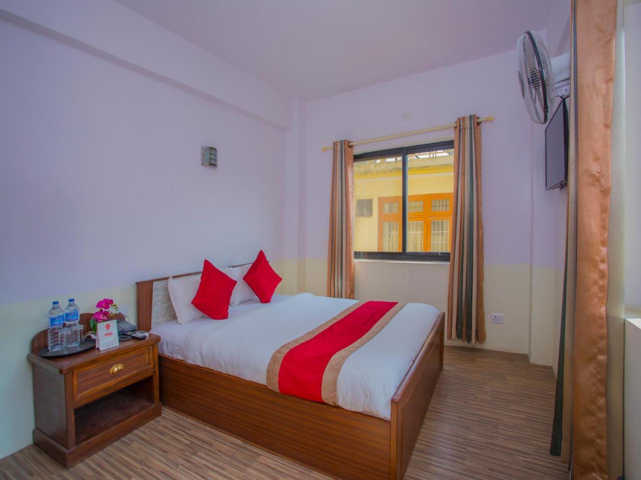 Oyo 255 White Zambala Hotel Kathmandu Buitenkant foto