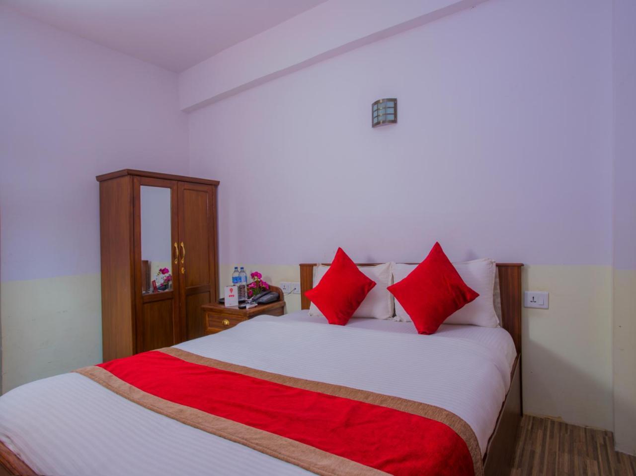 Oyo 255 White Zambala Hotel Kathmandu Buitenkant foto