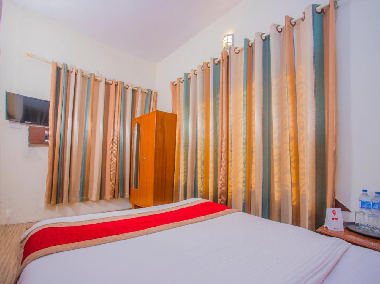 Oyo 255 White Zambala Hotel Kathmandu Buitenkant foto