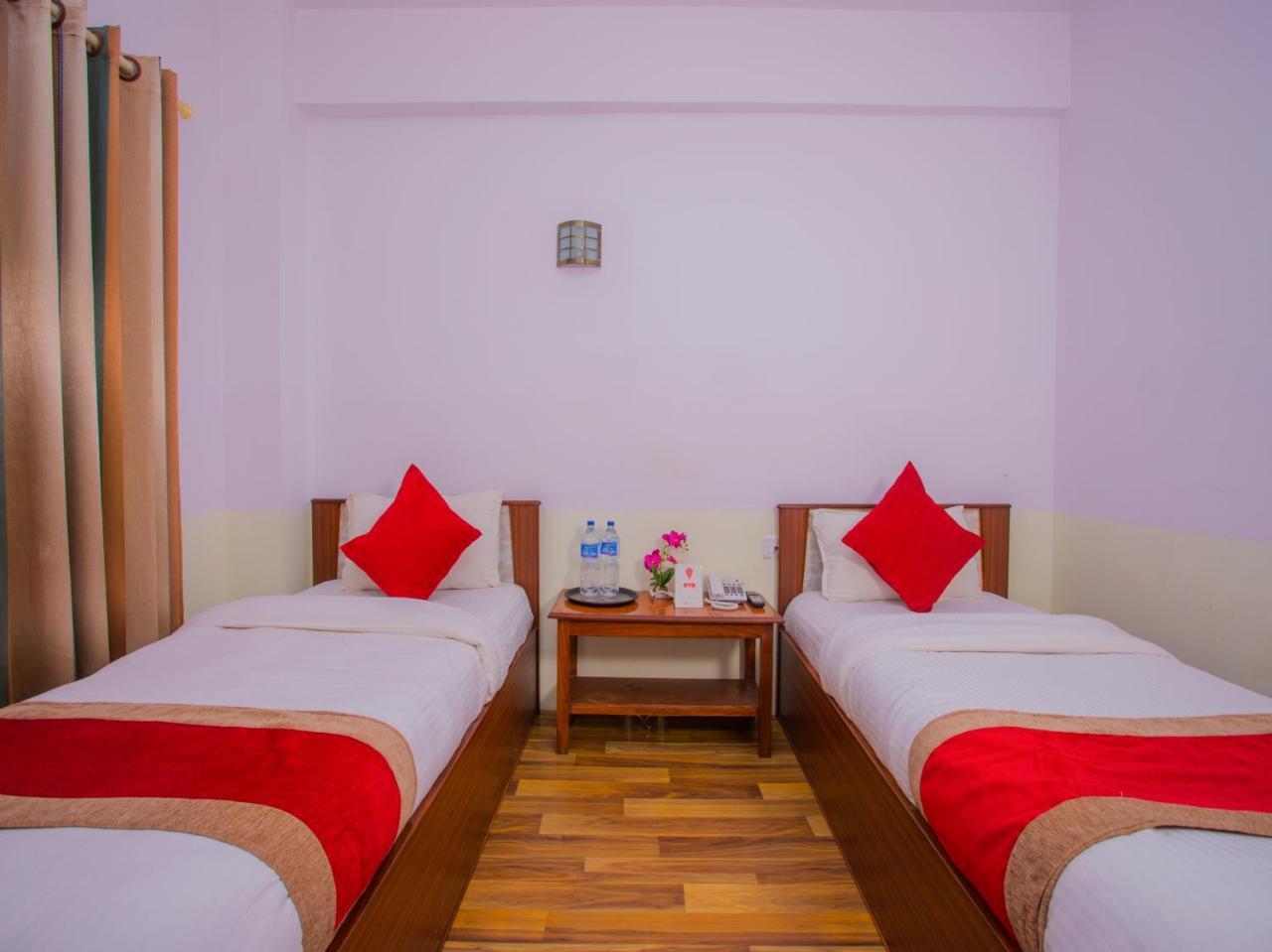 Oyo 255 White Zambala Hotel Kathmandu Buitenkant foto