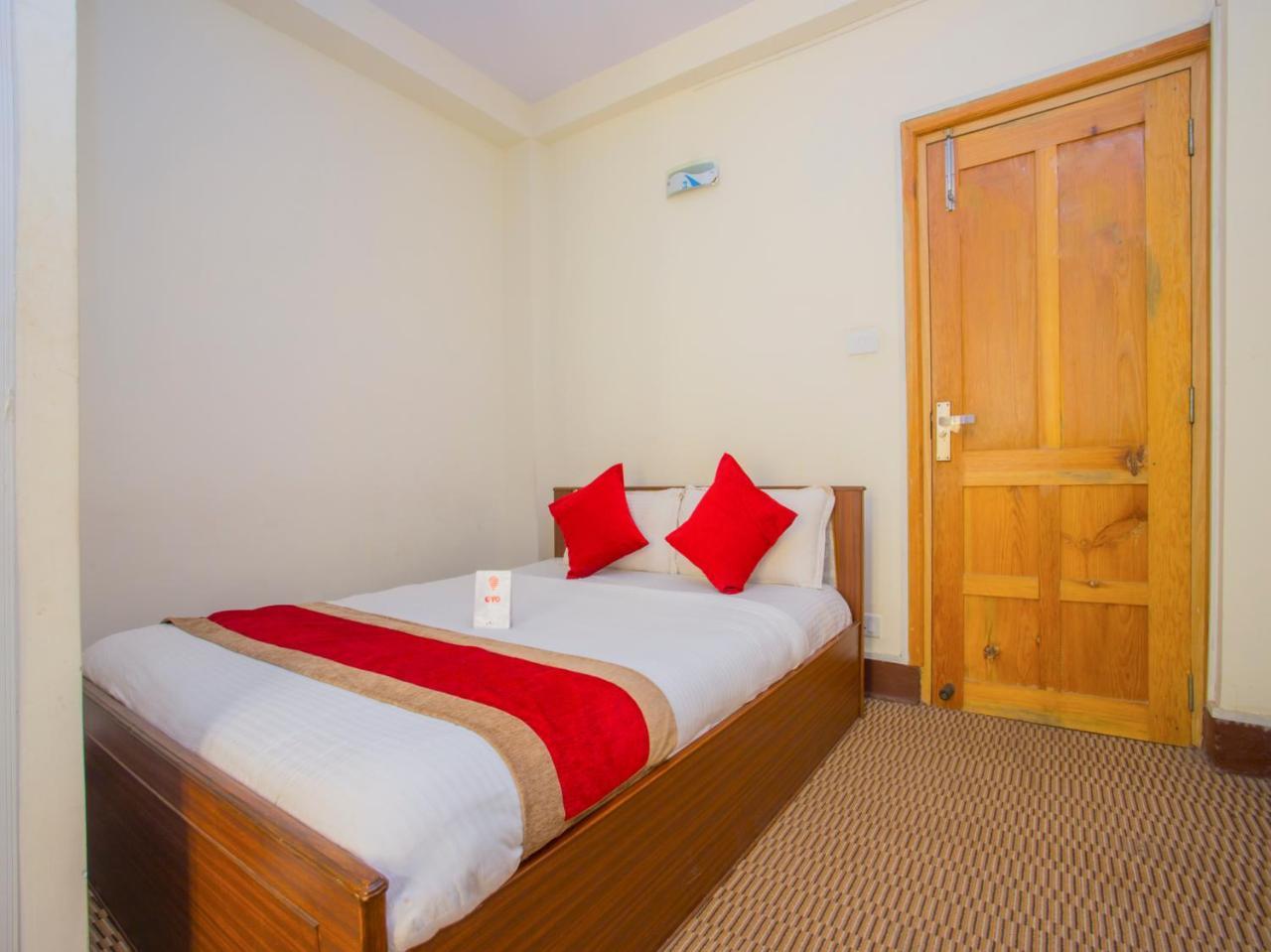 Oyo 255 White Zambala Hotel Kathmandu Buitenkant foto