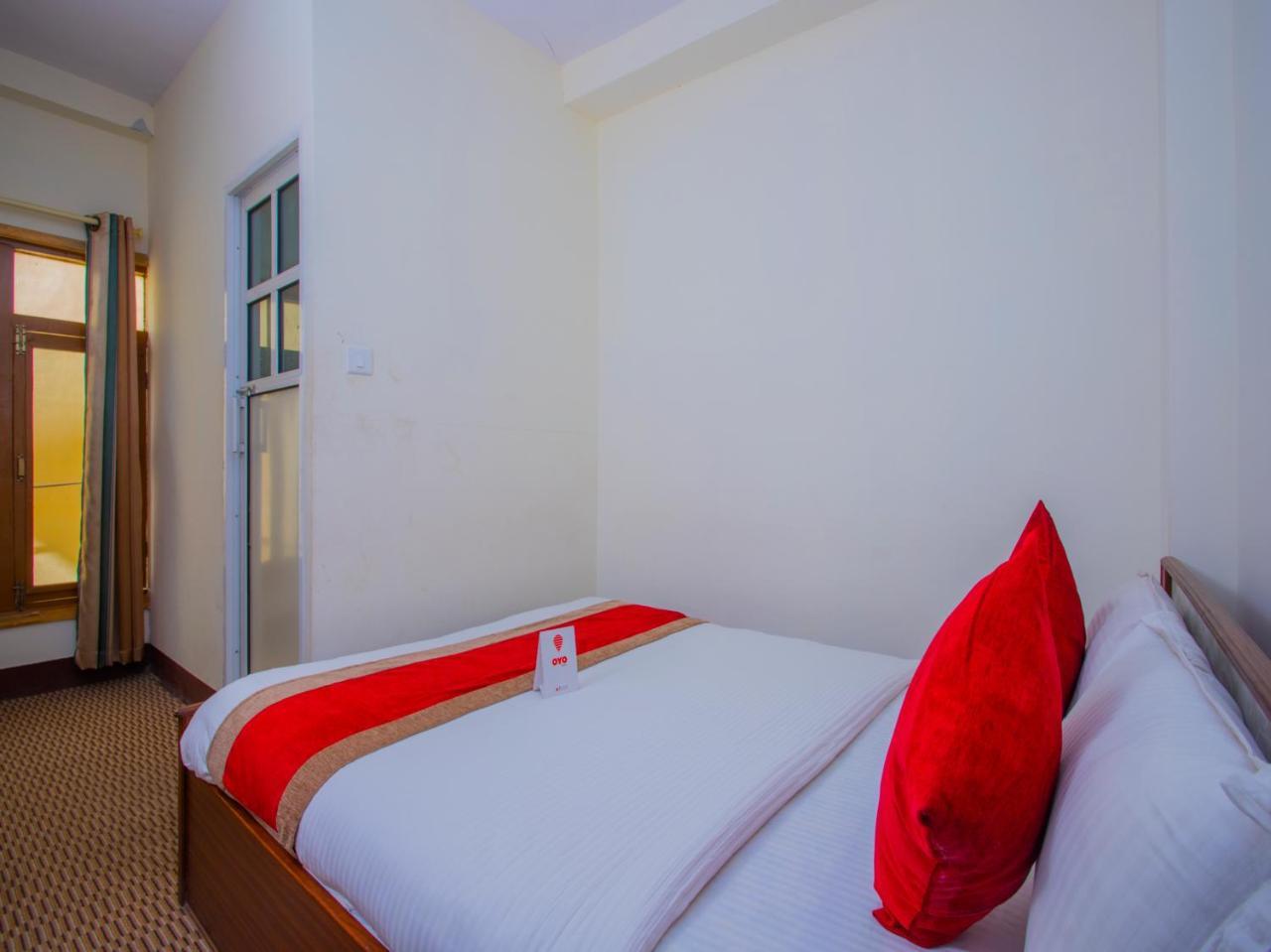 Oyo 255 White Zambala Hotel Kathmandu Buitenkant foto