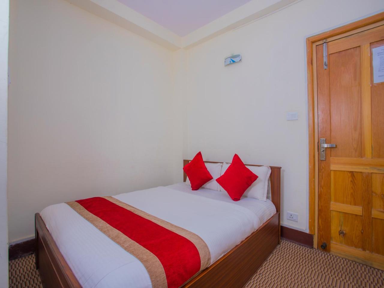 Oyo 255 White Zambala Hotel Kathmandu Buitenkant foto