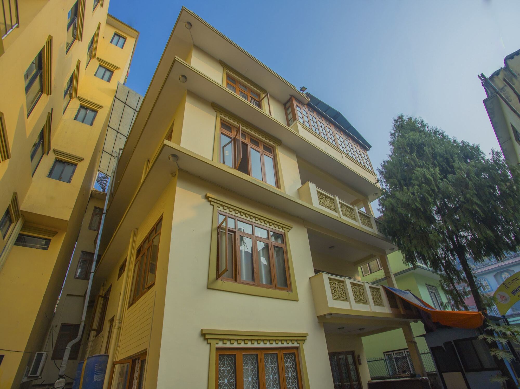 Oyo 255 White Zambala Hotel Kathmandu Buitenkant foto
